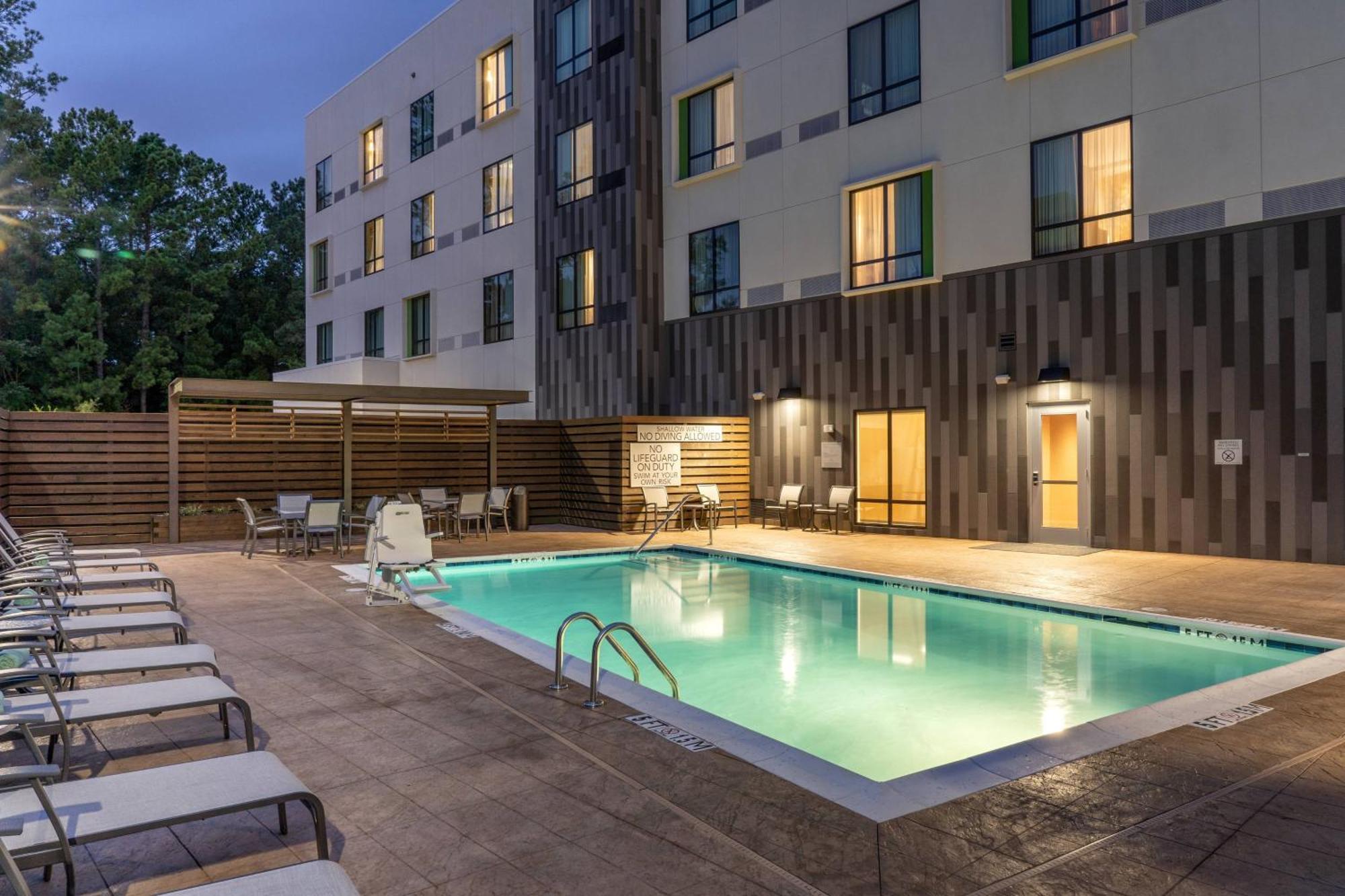 Courtyard By Marriott Charleston-North Charleston Hotel Exterior photo