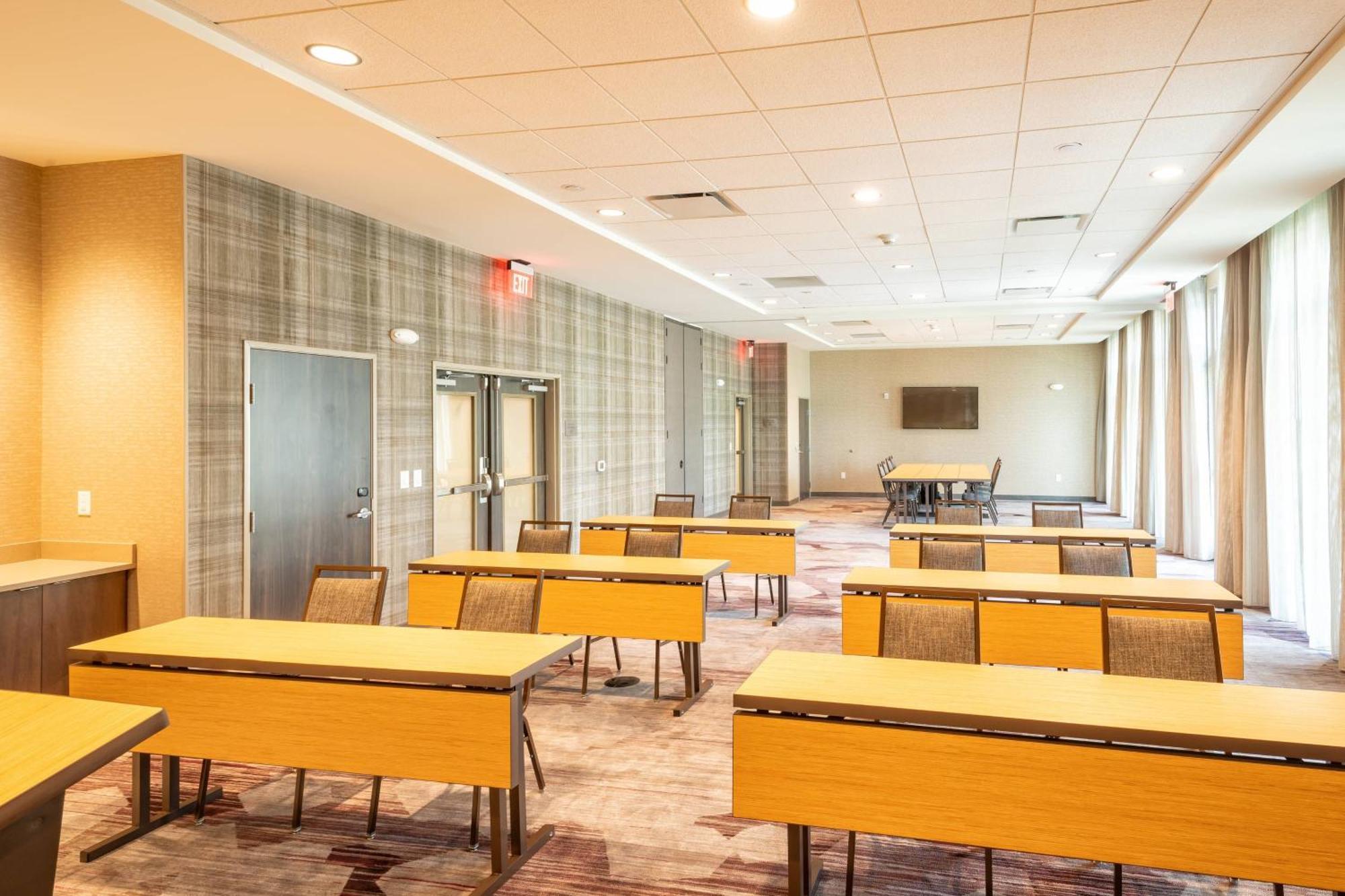 Courtyard By Marriott Charleston-North Charleston Hotel Exterior photo