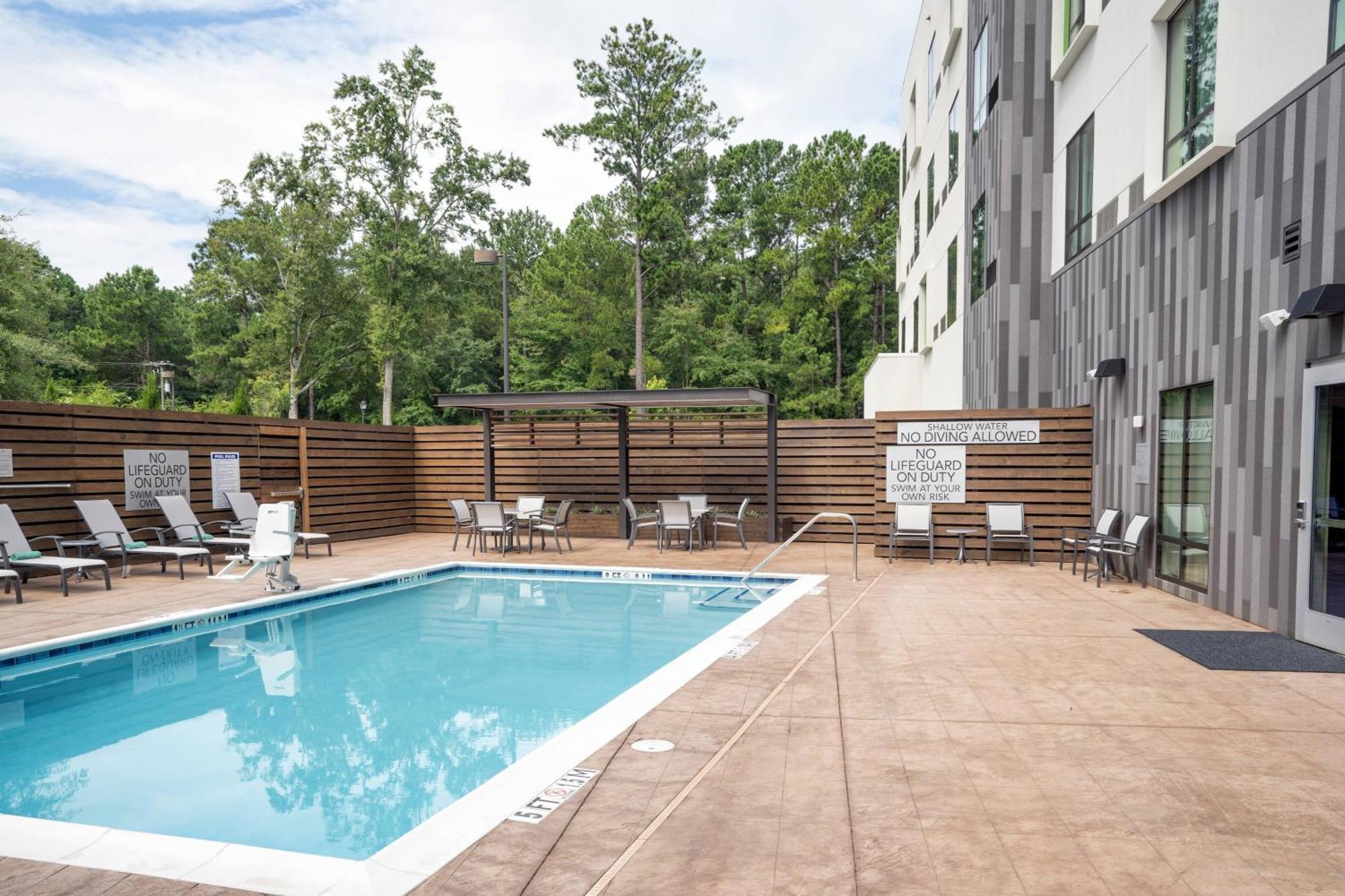 Courtyard By Marriott Charleston-North Charleston Hotel Exterior photo
