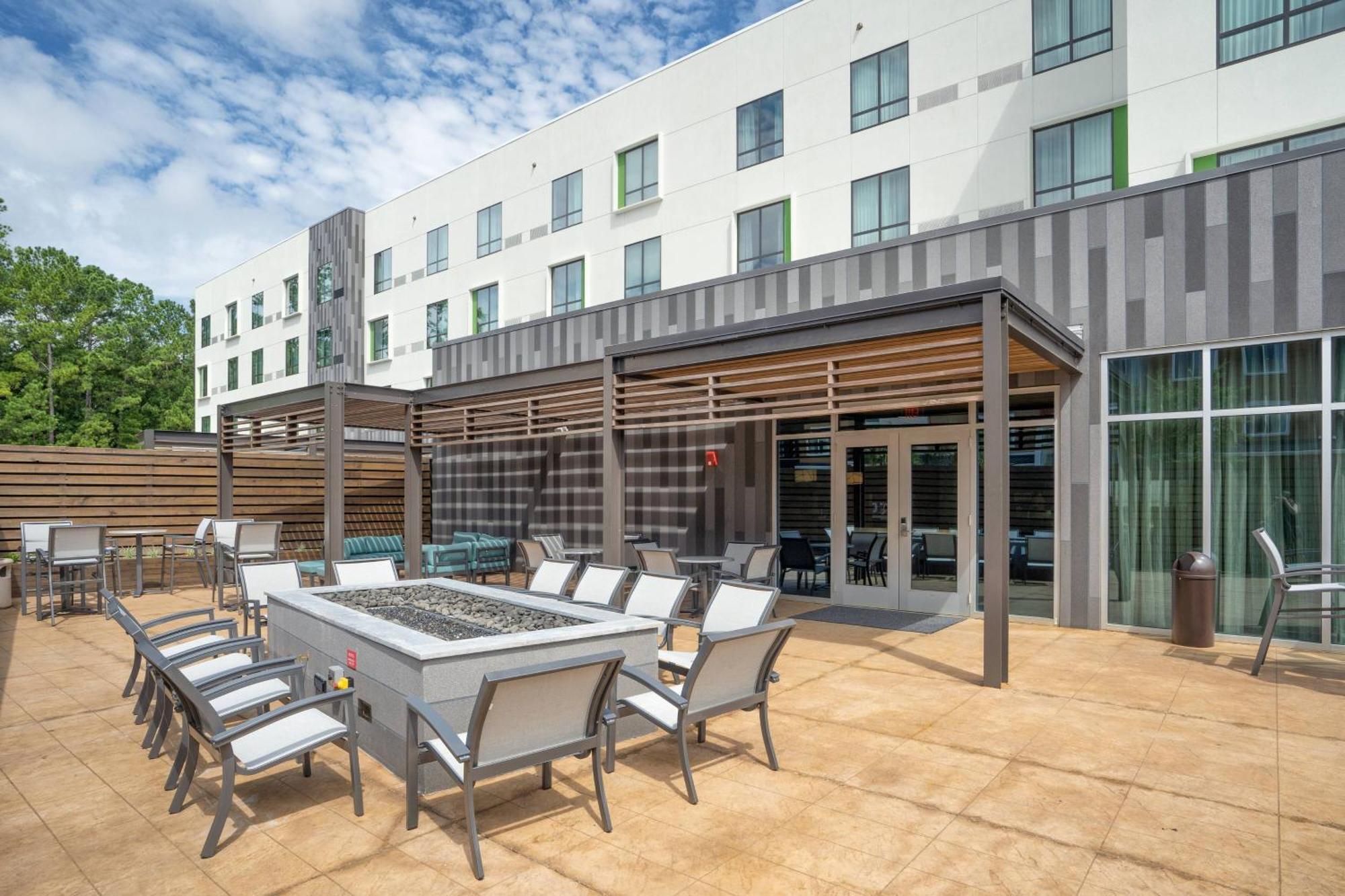 Courtyard By Marriott Charleston-North Charleston Hotel Exterior photo